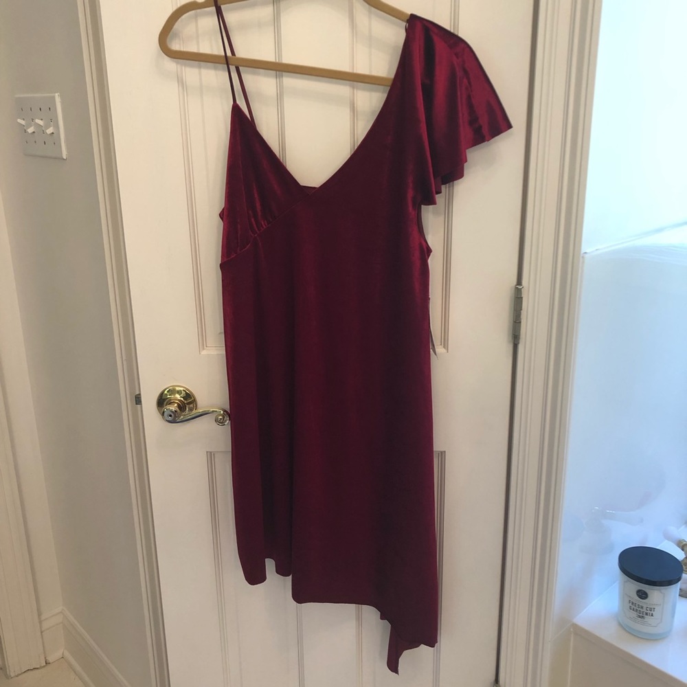 Womens’ Gianni Bini 1-Shoulder Asymmetrical Dress
